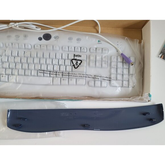 Vtg Logitech Access Keyboard PS/2 Wired 967225-0403 With Palm Rest in Box - Picture 3 of 13